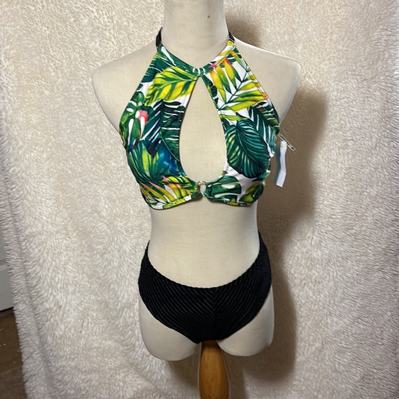Shark Polewear Cherry Top in green fern size medium - Picture 5 of 6